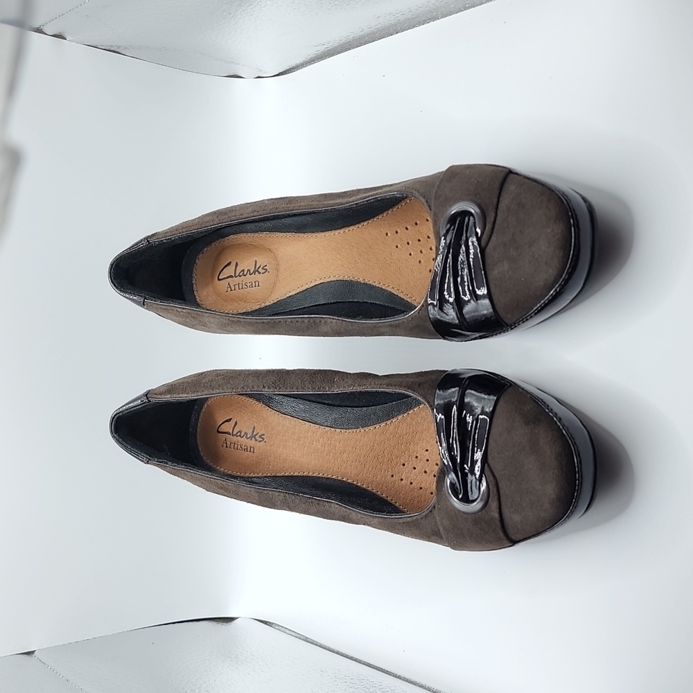 Clarks Artesian brown leather size 8.5 slip on heels